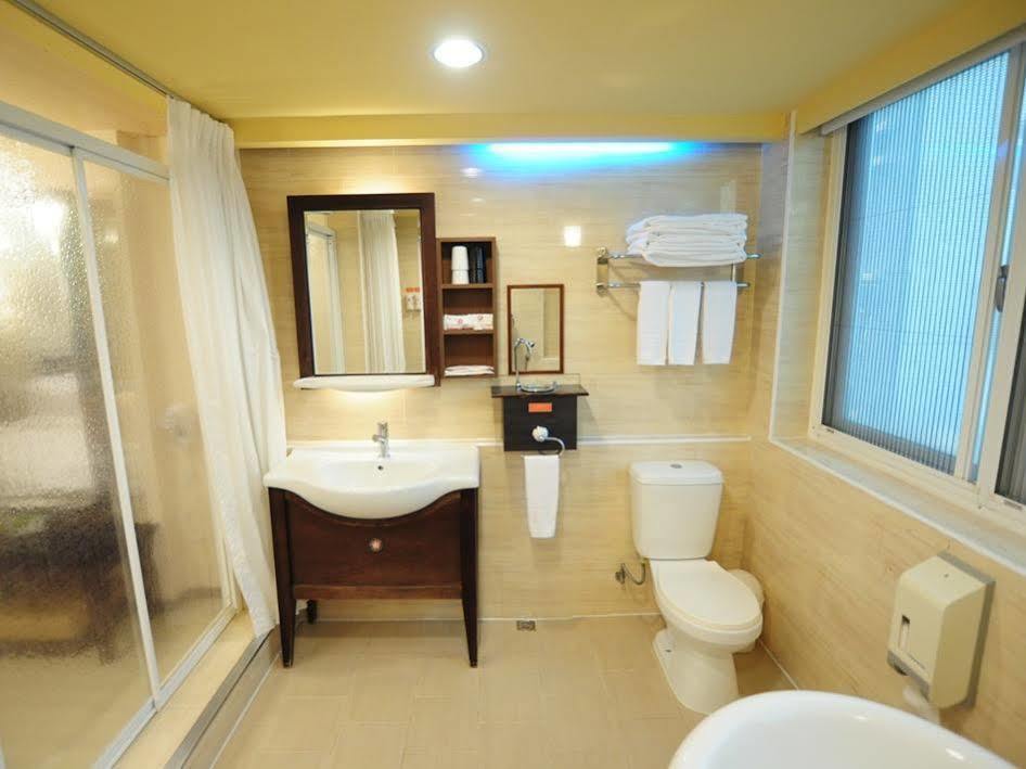 Hôtel Kindness Xin Jue Jiang à Kaohsiung Extérieur photo